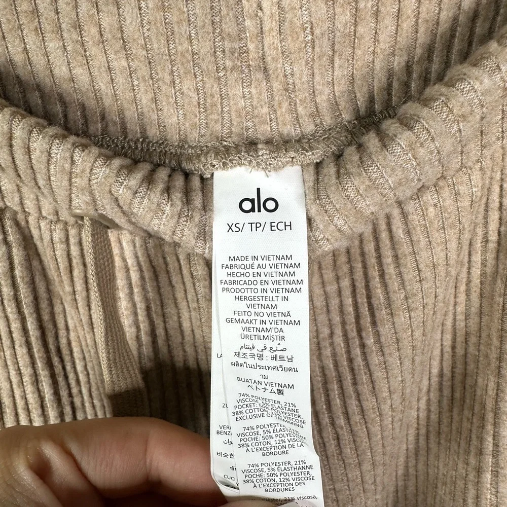 Nwt ALO‎ Yoga Muse wide leg pant